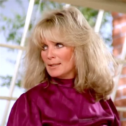 TV shows you remember! | Krystle confronts Alexis. #JoanCollins #LindaEvans #DynastyTVshow #AlexisColby #RetroTV #SoapOpera #80sTV #KrystleCarrington #Catfight | Instagram