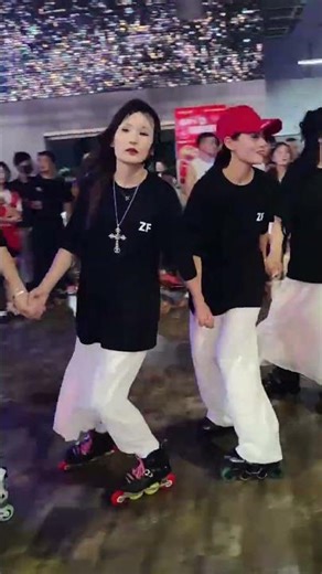 Crazy Skating Dance Moves | Roller Dance Performance 2025 Unbelievable Roller Skating Skills