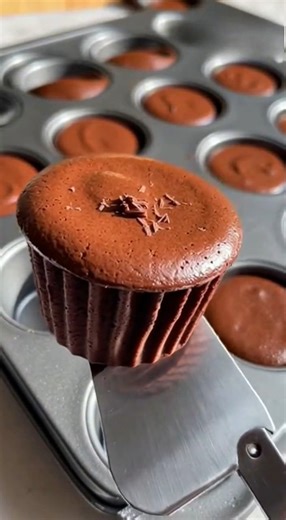 Deep, fudgy, and loaded with double the chocolate—these Brownie Cups are made for true chocolate fans. 🍫✨ Decadent, bite-sized, and totally irresistible! | Quick'n Recipes