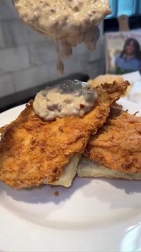 987 reactions · 59 comments | Not cocky…..but confident! They don’t call me Delicious Miss Brown for no reason ! Fried chicken biscuits topped with garlic Parmesan sausage gravy! I used @katfishandgrits coating on the chicken….laaaawd have mercy 襤……And the secret to getting that coating to stick is water, flour and egg yolks  Happy Sunday Cousins!!! #DeliciousMissBrown #Brunch is served! #FoodNetwork #Chef #Sunday #Food #Family #Fun | Kardea Brown | Facebook