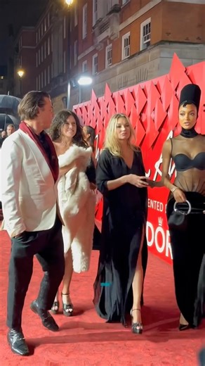 She’s an icon, she’s a legend and she is the moment. #fashionawards | Who What Wear