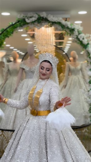 Soner Yılmaz Şanlıurfa on Instagram: "BRİDE🤍 #fashion#makeup#hair#kesfet#esteeladuer#sephora#morphe#mac#sanliurfa#siverek#hilvan#suruc#viransehir#bozova#şanlıurfadüğünleri#birecik #akçakale #halfeti #harran #ceylanpınar #eyyübiye #karaköprü #haliliye"