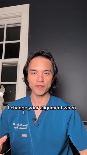 🦶 Ankle pain after knee replacement — why does this happen? Some patients notice ankle or foot pain after total knee replacement, even though the surgery was done at the knee. This can occur for a few reasons: • Knee replacement changes overall leg alignment, altering pressure through the ankle • Pre-existing ankle or foot arthritis may flare due to swelling and stress • Surgical positioning during the procedure can temporarily strain the ankle The good news is that this type of pain is usually