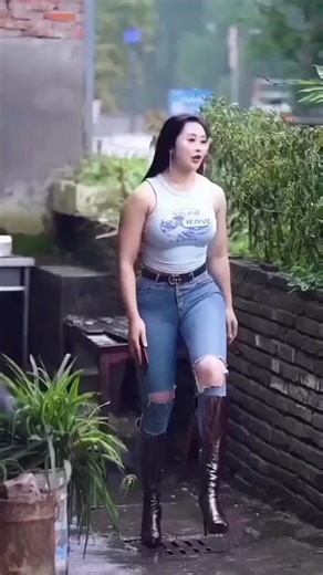 Korean Fashion Showcase with Outdoor Walks and Poses