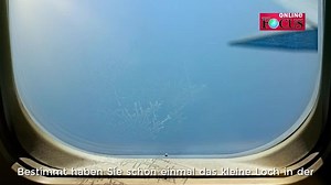 Wichtige Sicherheitsfunktion: Das Loch im Flugzeug-Fenster