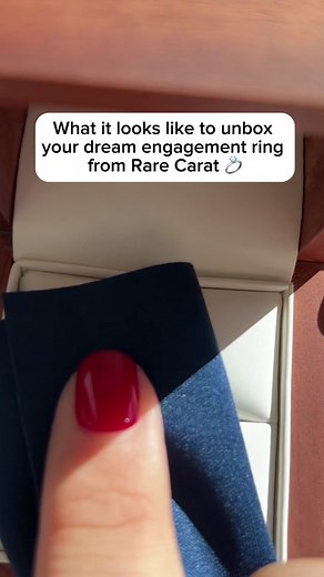 What it looks like to unbox your dream engagement ring from Rare Carat 💍 #rarecarat #unboxing #dreamengagementring #dreamring #engagementring #ovaldiamond