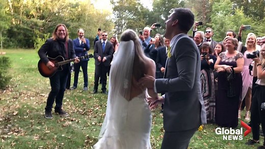 Alan Doyle surprises couple who invited him to play their wedding