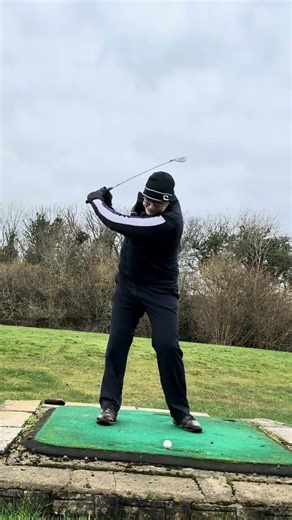 The lefty beginner swing #golfadvice #golfgear #golf #golftips #golfer #golfinstruction #golfswing