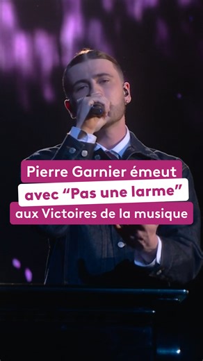 Pierre Garnier émeut avec sa touchante interprétation de “Pas une larme” aux Victoires de la musique 2026. 💧 La 41ᵉ cérémonie des Victoires de la musique est à (re)voir sur france.tv 👉 bit.ly/VDLM2026-FTV | France tv