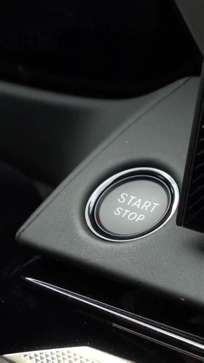 On route pour l’Open de France avec Antoine Rozner 🇫🇷 On retrouve le Parisien à bord de la nouvelle DS N°8 après une saison sur le PGA Tour, le Français est de retour en Europe. L’ancien joueur de La Boulie évoque son année, ses souvenirs d’Open de France et ses rendez-vous de fin de saison. Un épisode à regarder en intégralité sur Journal du Golf TV 📺 | Journal Du Golf