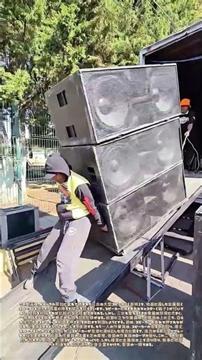 重なる音響、慎重に滑らす：命綱と身体で支える荷下ろし