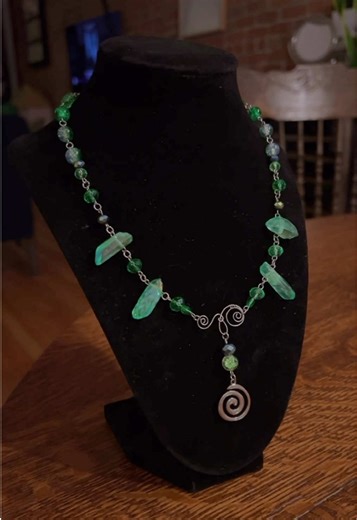 🌱🧚Fairy Nymph🧚🌱 This one is probably my favourite piece! The hardware is stainless steel, featuring wire weaving, green aura quartz and cracked glass beads. I’ll be bringing a few new handmade pieces to the upcoming @montrealmakersmarket, including this one! #jewelry #fairy #cottagecore