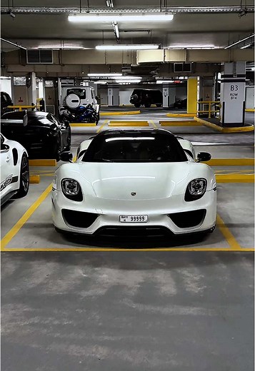 Explore the Porsche 918 Spyder: A Dubai Car Enthusiast's Dream