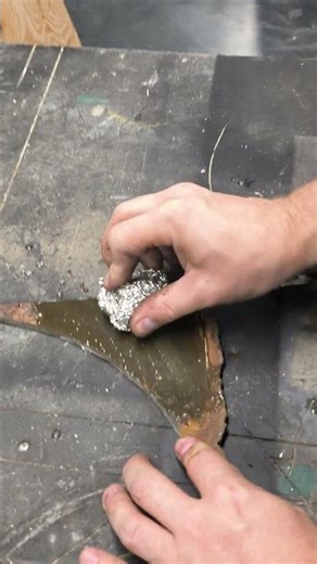 Workshop Hack Part 7: Remove Rust with Aluminum Foil & Water! #lifehacks #diy #workshop