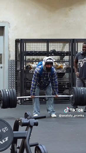 Anatoly Gym Prank: Hilarious Workout Shenanigans