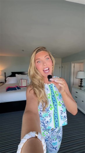 Room drop!!!!! First brand trip with @lillypulitzer 💕 | lillypulitzer
