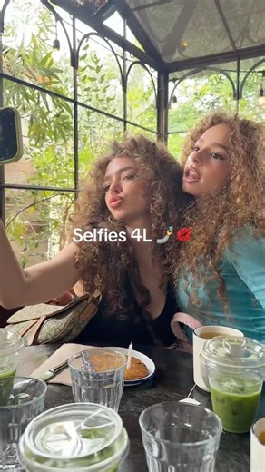 🤳🤳🤳 #boost #recommended #tiktok #kalogerasisters #demitrakalogeras #tiktokviral #curlyhair #edit