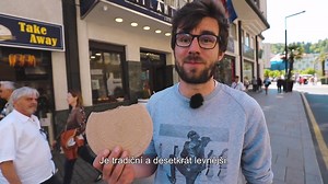 Janek Rubeš jako Honest Guide ve Varech. Zapomeňte na trdelník, nejlevnější zákusek si dáte tady - Seznam Zprávy