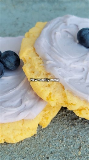 Local picks this week! 🍎Dutch Apple Pie- Served warm, our soft oatmeal cookie is topped with a delicious house made apple pie filling, and finished with our house made brown sugar crumble! 🍁Brown Sugar Maple- Served warm, this soft brown sugar cookie is topped with a maple buttercream frosting and sprinkled with raw sugar. If you love maple as much as we do, this is a cookie you won’t want to miss! 💙Lemon Blueberry- Served chilled, this twist on our delicious lemon cookie will have you back f