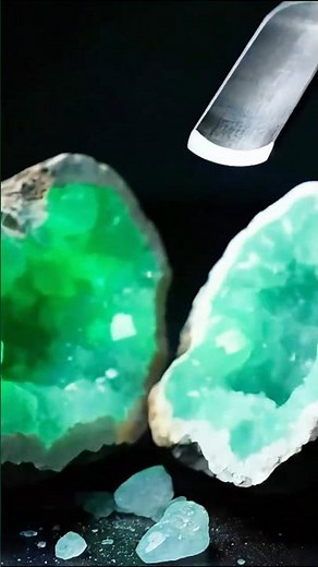 Aquamarine Crystal Geode Split | Oddly Satisfying AI ASMR