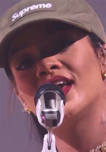Rihanna's Best Performance of Kiss It Better