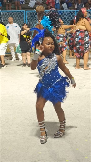 A mini diva musa da ala de Passistas da @oficialportela .💙 #portela #Carnaval2026 #ensaiotécnico | Revista Feras do Carnaval