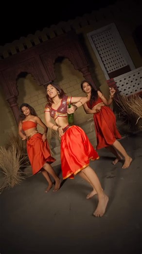 Nandini r Mishra | Nachle with Me✨ on Instagram: "Chikni Chameli🔥 Ye shoot bohot mushkilon se hua hai🥲 #bts toh mere paas nahi hai, but trust me time kam tha, kaanch ki bottle toot gayi, pair main lag gaya… bohot saari chizein thi jo end tak give up karwane wali thi 🥺But finally, it’s out now! Video ko bohot saara pyaar do ❤️ share, comment or Like🫶🏻 Choreography @nandinimishraofficial 🙋🏻‍♀️ Shot & edit @rishu_ssharma 🫶🏻 D/W this gorgeous @trupti20__ @neha_risingstar 💕 📍Location @thef