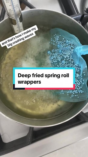 Heres how to deep fry the spring roll waves! #mermaid #cakedecorating #deepfry #springroll