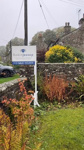 New Property | Manor House Farm 🏡 📍 Thornton Rust, Leyburn Guide Price £550,000 The opportunity to live in a Grade II listed former farmhouse has risen! Situated in the picturesque village of Thornton Rust near Leyburn, Manor House Farm is a postcard-perfect property bursting with character and period charm. This beautiful home boasts four double bedrooms, a bespoke fitted kitchen with Belfast sink, an electric AGA (available through negotiation) two bathrooms, a dry cellar, multi-fuel stove, 