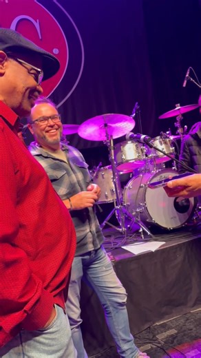 HOW’S THIS THEN 🙌🙌🙌 So we were at soundcheck in Philadelphia and Tony our sound guy says “Hey Con, there’s someone I’d like you to meet“. So I say “ of course mate ”. Then from behind the curtain appears Russell Thompkins Jr. Yes, the man that sang the iconic high vocals on all the Stylistics tunes like You Make Me Feel Brand New, You’re My Everything and Betcha By Golly Wow. Unbelievably, Pete Savad our mix engineer, had just finished the mix of HSCC’s version of You Make Me Feel Brand New (