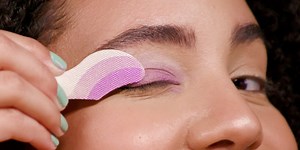 Press-on eyeshadow works in seconds