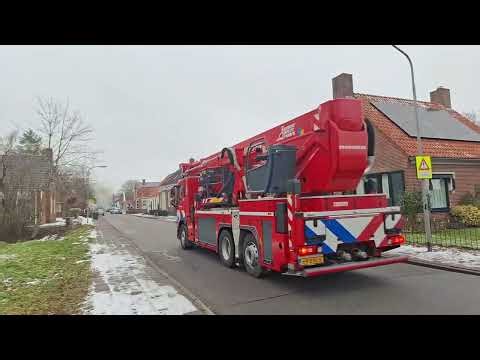 Uitslaande woningbrand in Beerta #oostgroningen #brandweer