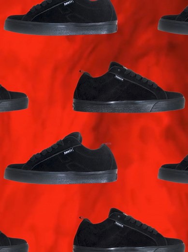 Faith Bumps , hadir di musim preseason ini dengan desain yang menggabungkan kenyamanan dan gaya streetwear yang ikonik. Dibalut warna bold yang fresh, sepatu ini memberikan sentuhan gaya urban yang edgy, siap membangkitkan hormon dopamine mu dan menemani hari mu penuh percaya diri ! AVAILABLE TODAY klik order order di link keranjang! #faithbumps #faith #homunculus #sepatugemuk #sepatukembung #footwear #sepatupria #shoe #emo