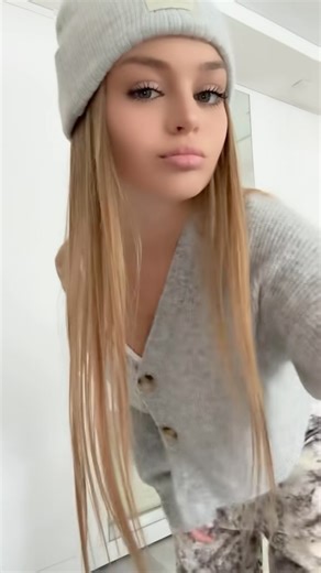 🦄Ana Beregoi🦄 on Instagram: "☁️"