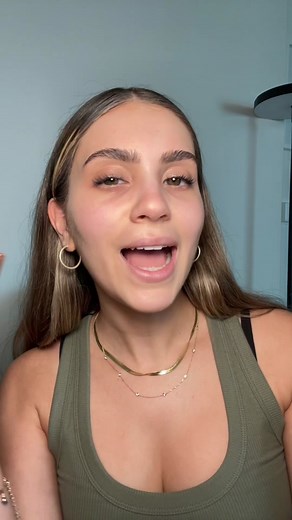 Mixing medium is an MUAs best kept secret. Its arguably one of the most useful tools to manipulate different products to your needs! #mixingmedium #howtouse #makeuptutorial #professionalmakeup #makeupartistkit #muaprotip #powdertocream #powderfoundation #makeupmistakes #makeuphacks #makeupsecrets #powdermakeup #creammakeuphack #makeuptips #lightmakeup #daytimemakeup @Melis