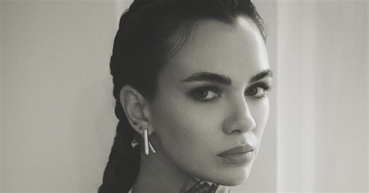 Okouzlila Majka Spirita i Vary: Výrazné róby tajemné Marii Dušičky