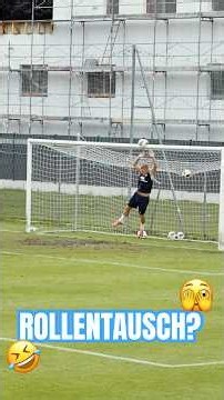 Laurin Curda in goal 🫨