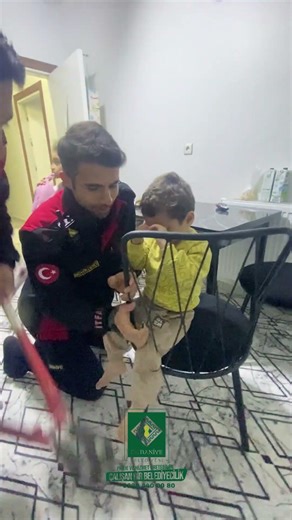 Personelimiz itfaiyeci baba oğlunun yardımına koştu