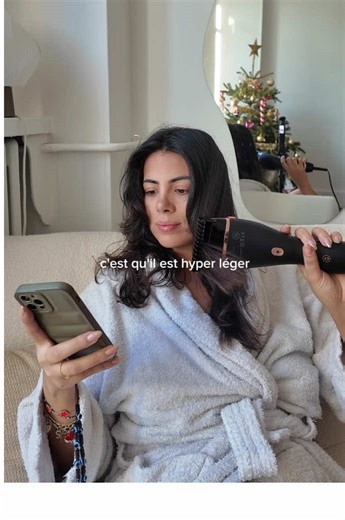 j’adore pouvoir me coiffer aussi facilement & rapidement avec mon Air Motion @Calor_france (sans avoir besoin de skills sachant que je ne suis pas très douée en brushing 🙈) Vous avez -15% sur le Air Motion avec le code « AIRMOTION49 » *Publicité #Calorsaimerdabord #AirMotion