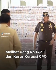 Tumpukan uang menggunung dipamerkan Kejaksaan Agung di depan Presiden Prabowo Subianto. Tumpukan uang ini adalah uang pengganti kerugian negara yang dikembalikan ke Kementerian Keuangan dari Kejaksaan Agung. Uang pengganti kerugian negara itu didapatkan dari hasil penindakan kasus korupsi ekspor CPO dan turunannya. Total gunungan uang itu senilai Rp 13,25 triliun atau tepatnya Rp 13.255.244.538.149. Gunungan uang dipamerkan di Kantor Pusat Kejaksaan Agung, Jakarta Selatan dan disaksikan langsung
