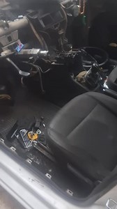 Le type de câblage présenté ici est connu sous le nom de CAN-BUS à paires torsadées. Aux États-Unis, on l'appelle « paire torsadée » ou « paire torsadée CAN », tandis qu'au Mexique et en Amérique latine, de nombreux techniciens le désignent sous le nom de « câble tressé » ou « paire torsadée ». Lorsque vous trouvez ce type de câbles dans un véhicule, il est impératif de ne pas les manipuler, les couper, les épisser ou les utiliser pour alimenter des accessoires. Ces deux câbles (CAN-High et CAN-