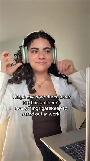 Liz Raman on Instagram: "exposing my secrets at work 🫡 -I’m use AI prompts to save time & stay head in my career! (Comment for the prompts) -I build OneNote templates to have the best 1:1s with my manager& team meetings ✔️ -I have a spreadsheet to plan my promotion aka the promotion planner 💸 find it my bio -I listen to business podcasts for small talk topics 🚨 -I have a network outside of my company @supplychaingals to stay ahead 👯‍♀️ -I ask for feedback from eve