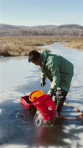 Unbelievable Ice Fishing Trick! 🧊🎣 Fish Explosion Caught on Camera 😱🔥 #shorts #fishing #viral