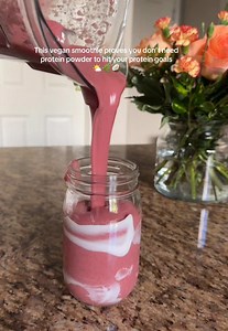 If you’re raw vegan and trying to eat more protein make sure you try this smoothie! 😋 High-Protein strawberry Smoothie (No Protein Powder) Ingredients • 1 cup frozen strawberries • ½ frozen banana • 5 tbsp hemp seeds • 2 tbsp chia seeds • 1 tbsp ground flax seeds • 1 cup unsweetened almond milk or coconut water • Optional: 1–2 dates for sweetness Instructions Blend everything until smooth and creamy. Add a little more liquid if needed to reach your desired consistency. Approximate Protein (20g)