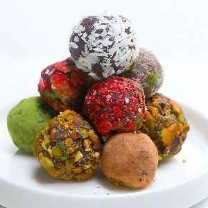 86K views · 651 reactions | These 4-ingredient dark chocolate truffles are so easy to make and the variety of toppings means there's one for every guest's preferred taste. Recipe: https://tasty.co/recipe/4-ingredient-holiday-truffles Make it and everything else in our PFOA and PTFA free ceramic cookware set used in this video: https://bzfd.it/2rzWXqj | Goodful | Facebook