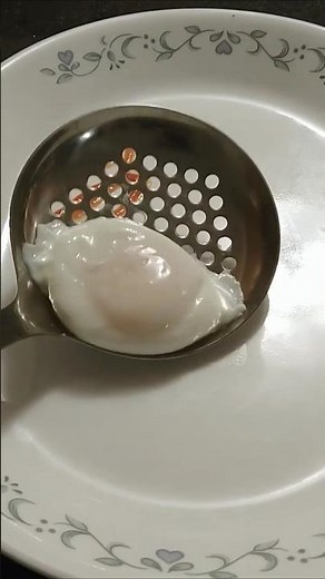 Poached eggs that work every time: no vinegar,no swirling, no mess.