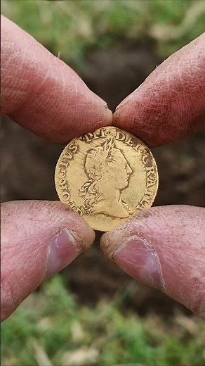 GOLD Treasure Found Metal Detecting English Field || MUST WATCH !!