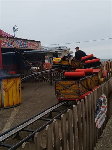 Mablethrope Fairground could really do with some new rides and getting done up. But this isn't a bad ride for young ones. #mablethorpe #themepark #rides #beach #train