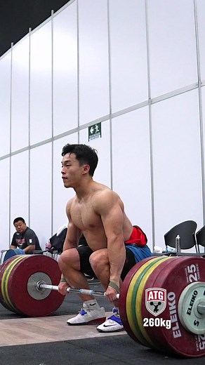 260kg / 573lb at 67kg! Lee Sangyeon 🇰🇷 3.9x bodyweight deadlift! Watch the full video on our YouTube!#deadlift #cleandeadlift #weightlifting #olympicweightlifting tlifting #powerlifting #bodybuilding #slowmotion | All Things Gym