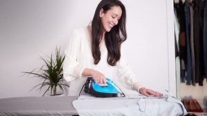 Sunbeam 1400W Steammaster Iron with Shot of Steam and Retractable Cord, Blue and Black Finish